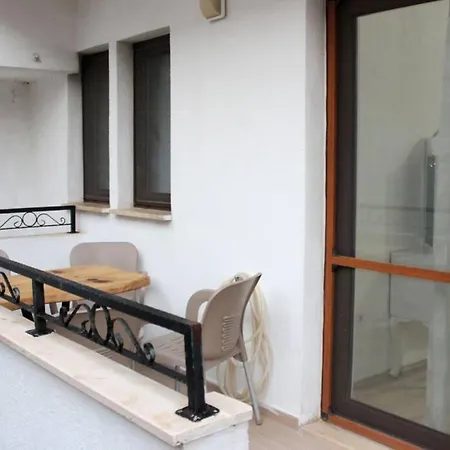 2+1 Flat With Garden For Rent In Datca Center 아파트 닷차